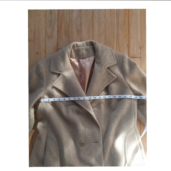 Perfect timeless camel sand trench coat - Picture 3 of 9